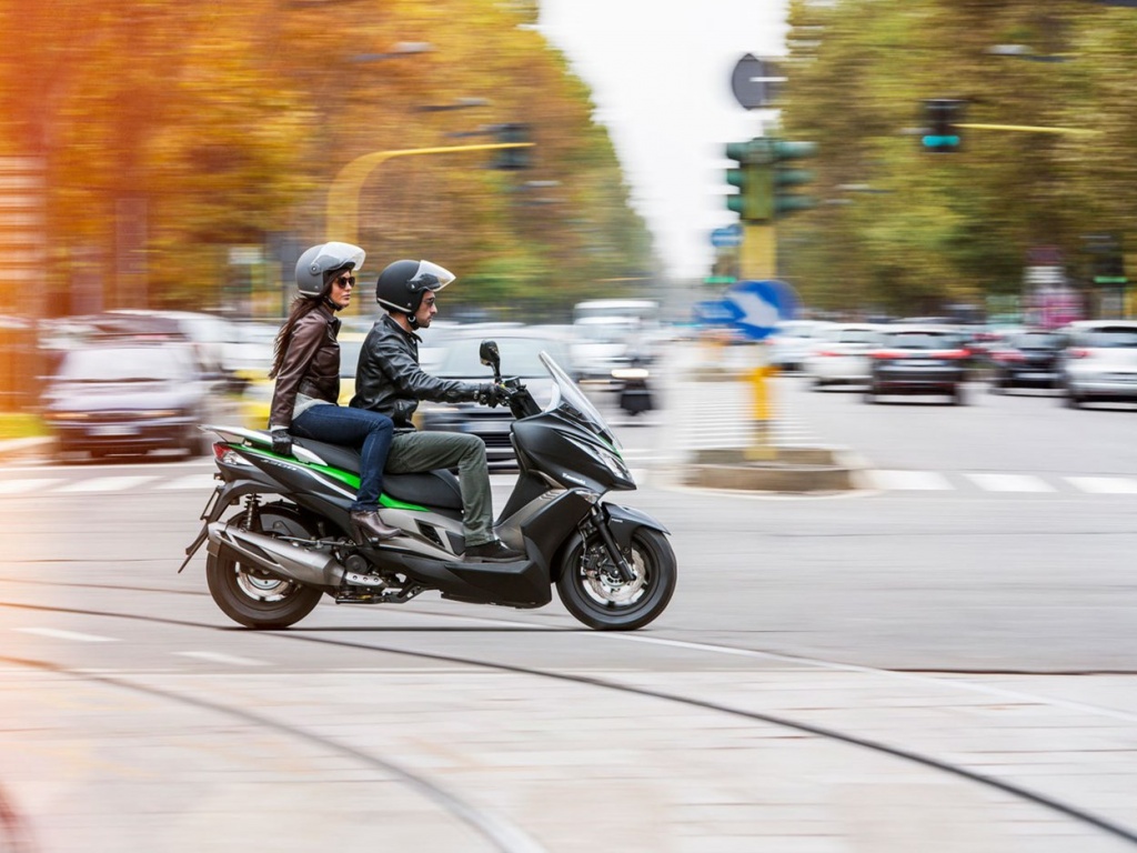 Фото скутера Kawasaki J300